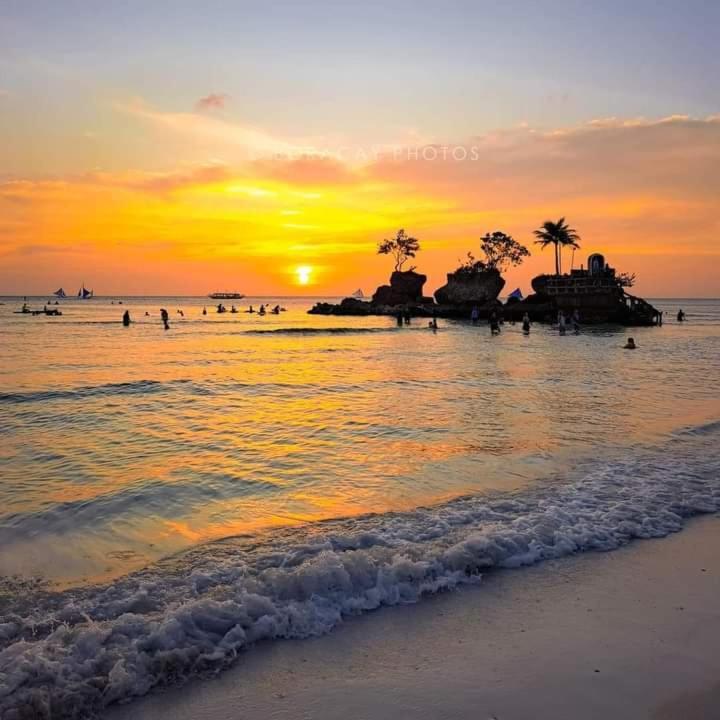 Moonlight Breeze Boracay Manoc-Manoc