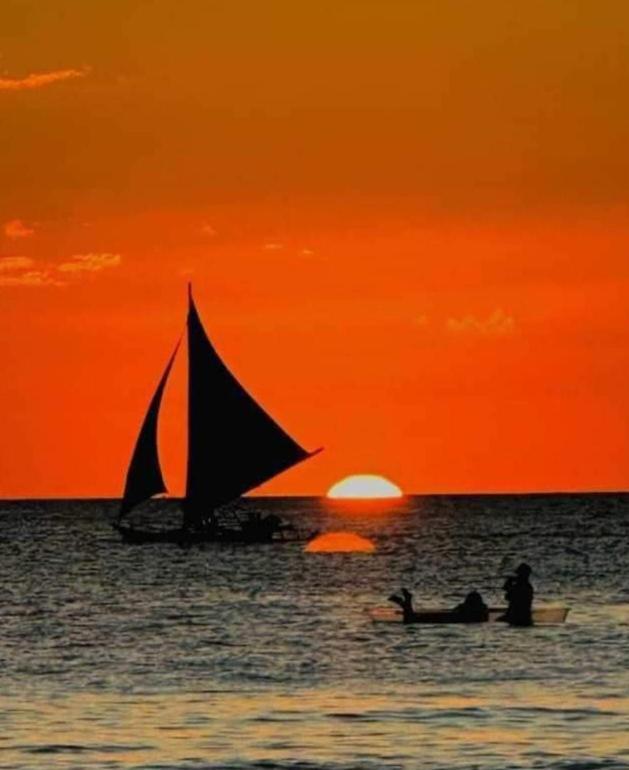 Moonlight Breeze Boracay Manoc-Manoc